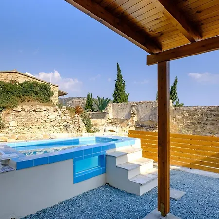 Villa Aphrodite Traditional With Swimjacuzzi